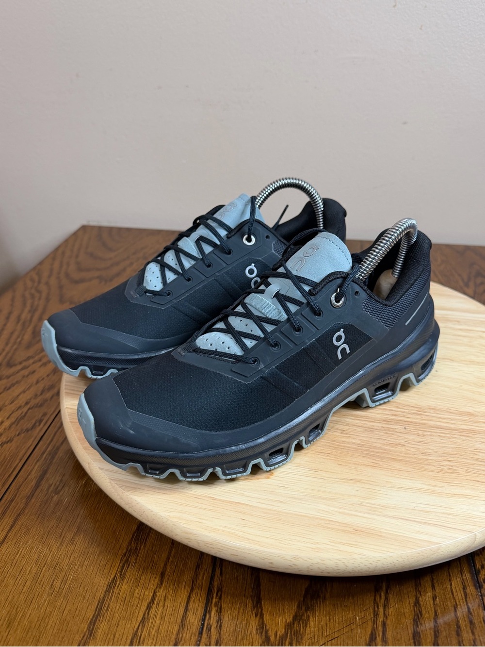 On Cloud women’s Cloudventure Trail Running Sneakers